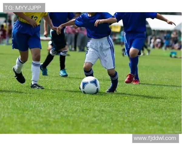 黄娜专访：从绿茵场到人生舞台的足球旅程回顾与展望